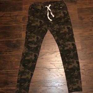 Women’s distressed camo leggings